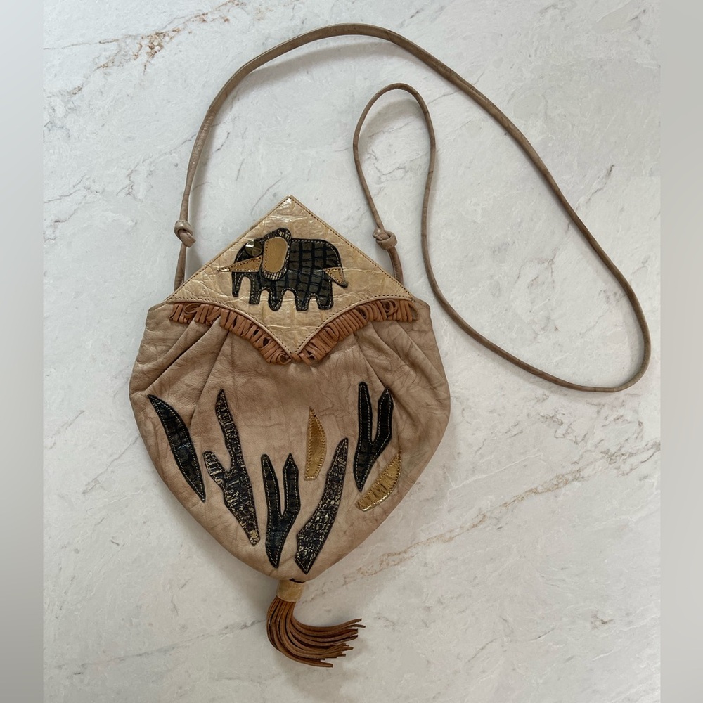 Vintage BRACCIALINI Tan Leather Crossbody Purse with Elephant Design